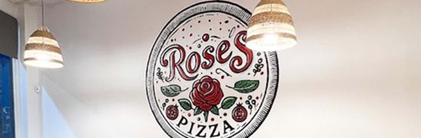 https://restauranteslosalcazares.com/wp-content/uploads/2025/08/roses-pizza-restaurantes-los-alcazares-www.restauranteslosalcazares.com_.jpg